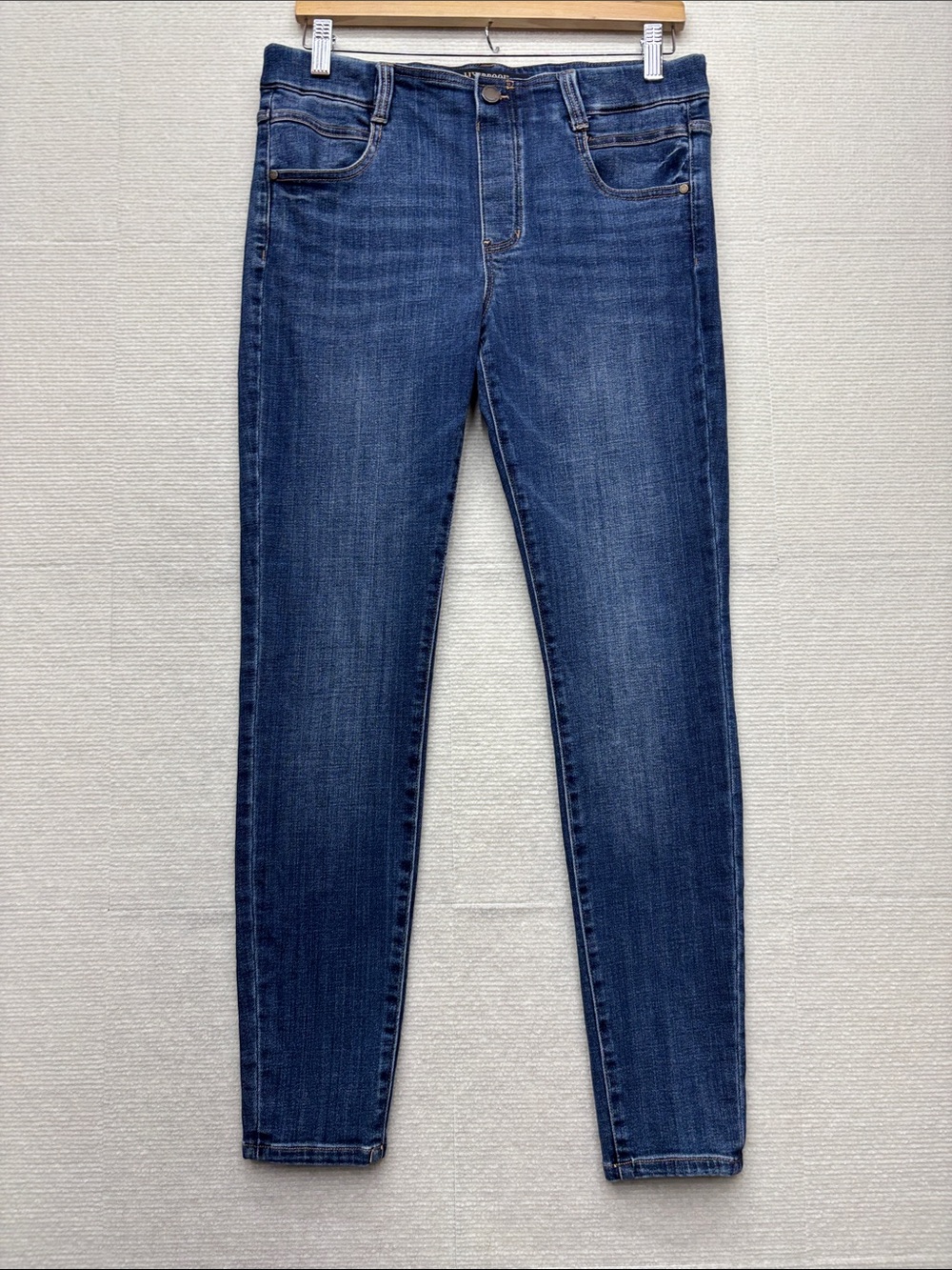 Liverpool 8/29 8 29 pull on Classic Women's Dark Blue Skinny Jeans
